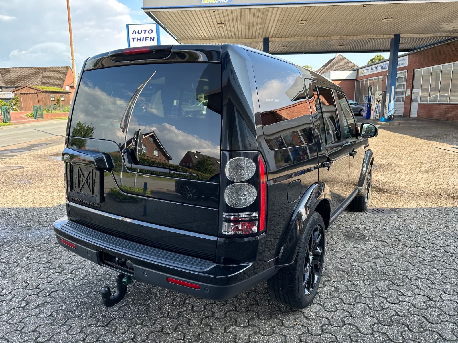 Fahrzeugabbildung Land Rover Discovery 4 3.0 SDV6 Landmark AHK/Leder/Meridian