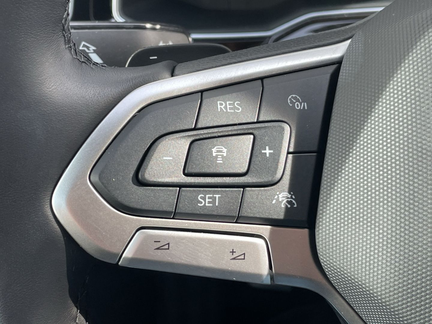 Taigo 1.0 TSI DSG R-Line ACC/App-Connect/Matrix/