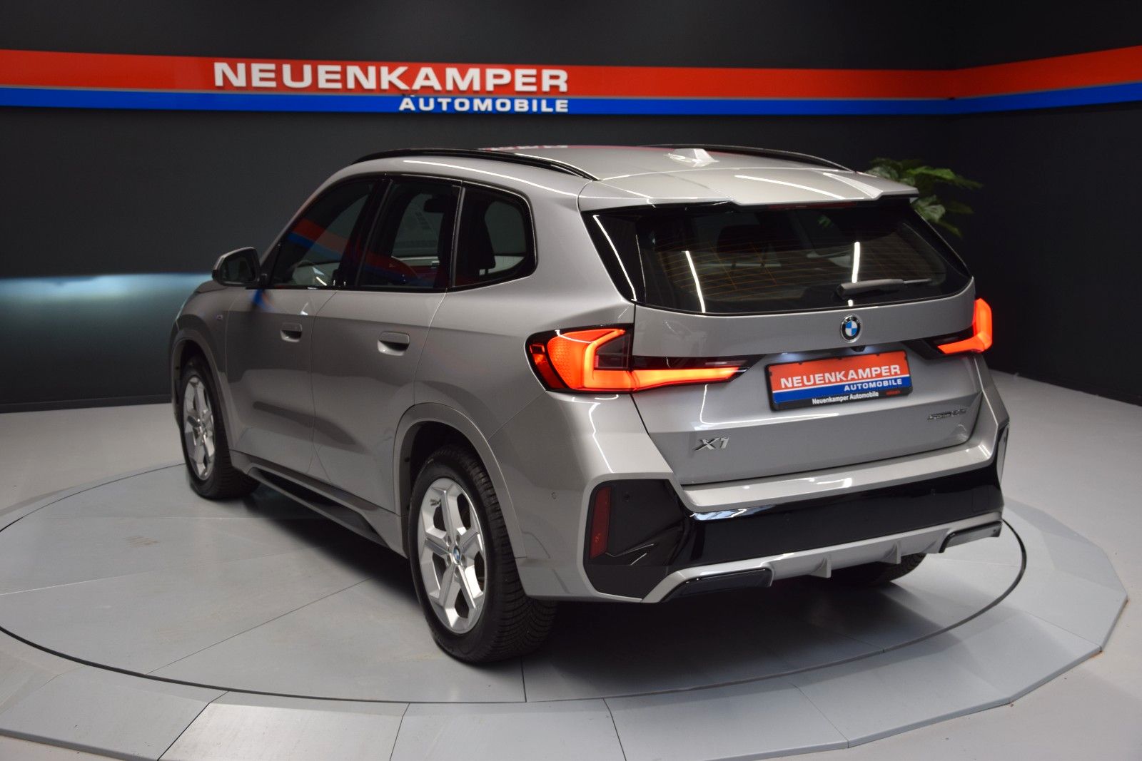 Fahrzeugabbildung BMW X1 sDrive 20 i M Sport ACC Leder H&k LED Kamera