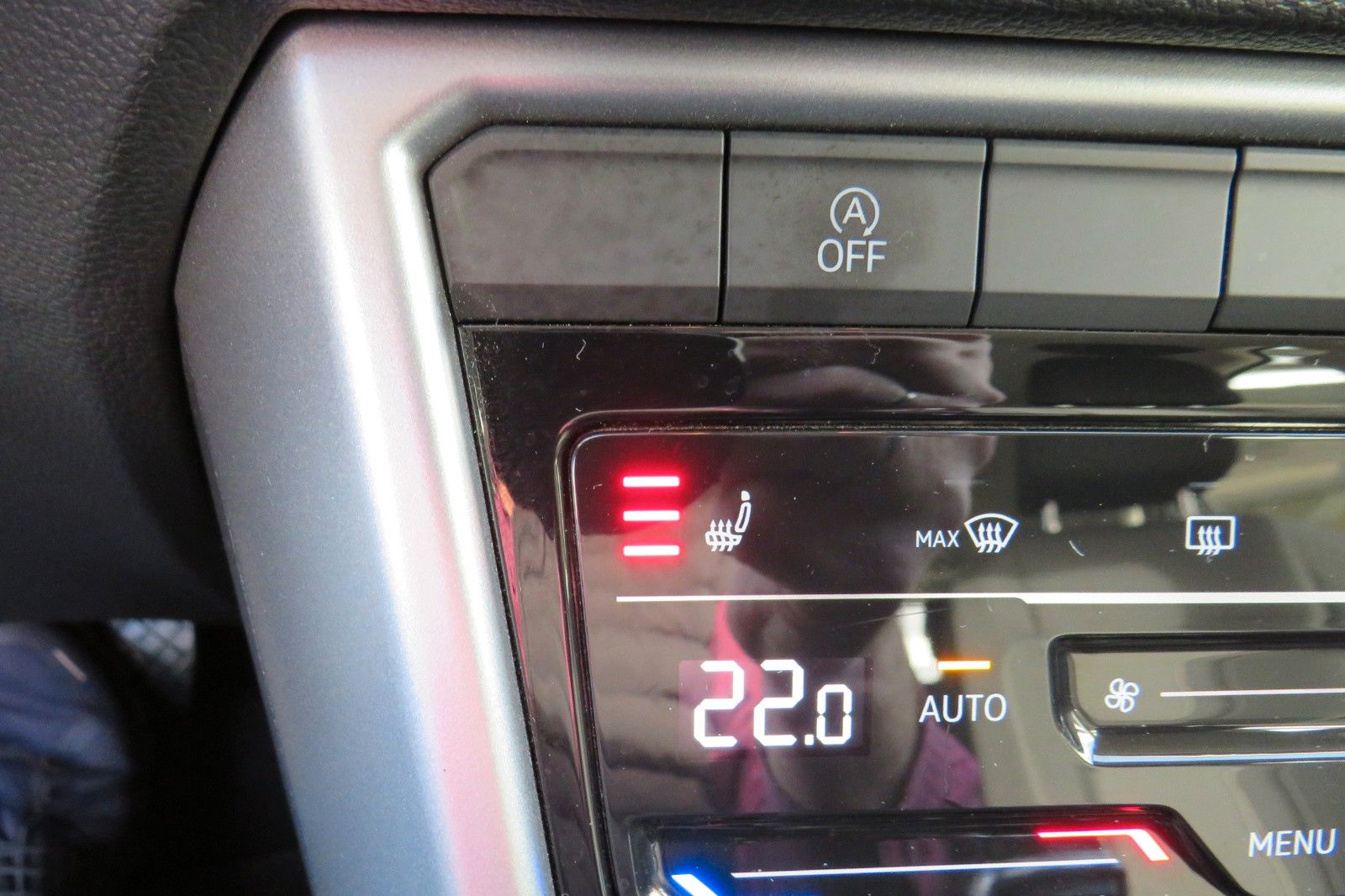 Fahrzeugabbildung Volkswagen T-Roc Life DSG AHK NAVI SITZH. APP-CON. LED 1Hd