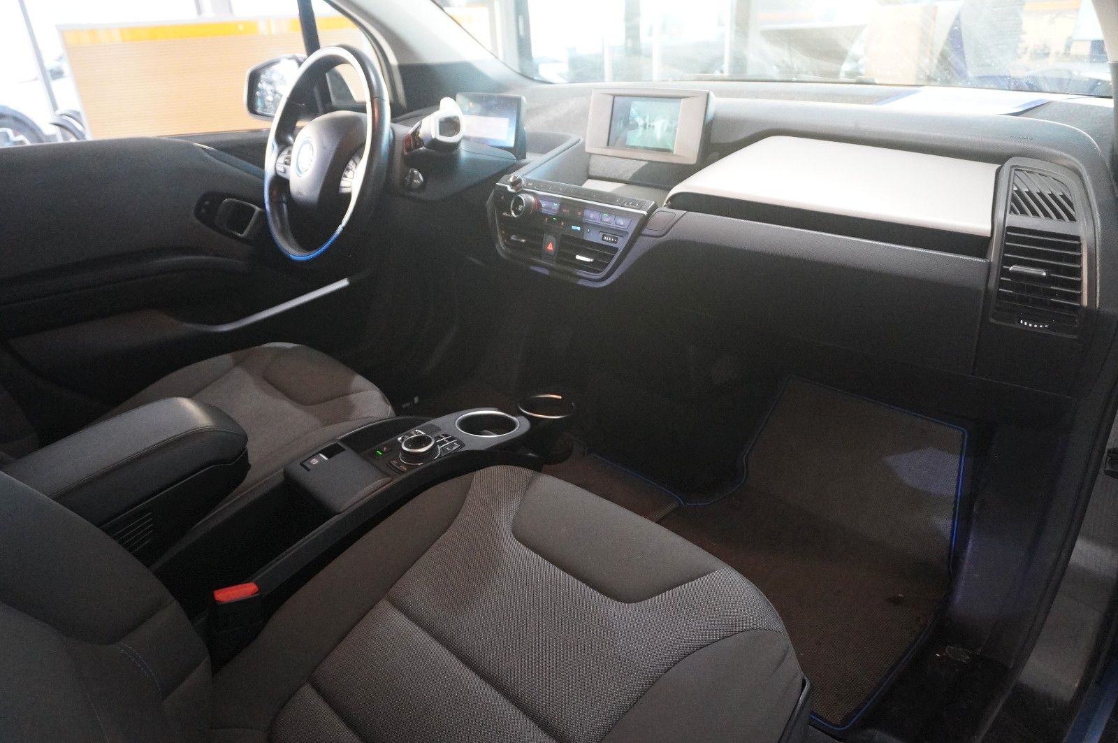 Fahrzeugabbildung BMW i3 120AH NAIVI/SPORT/WÄRMEP./LED/PDC/VIRT./SHZ