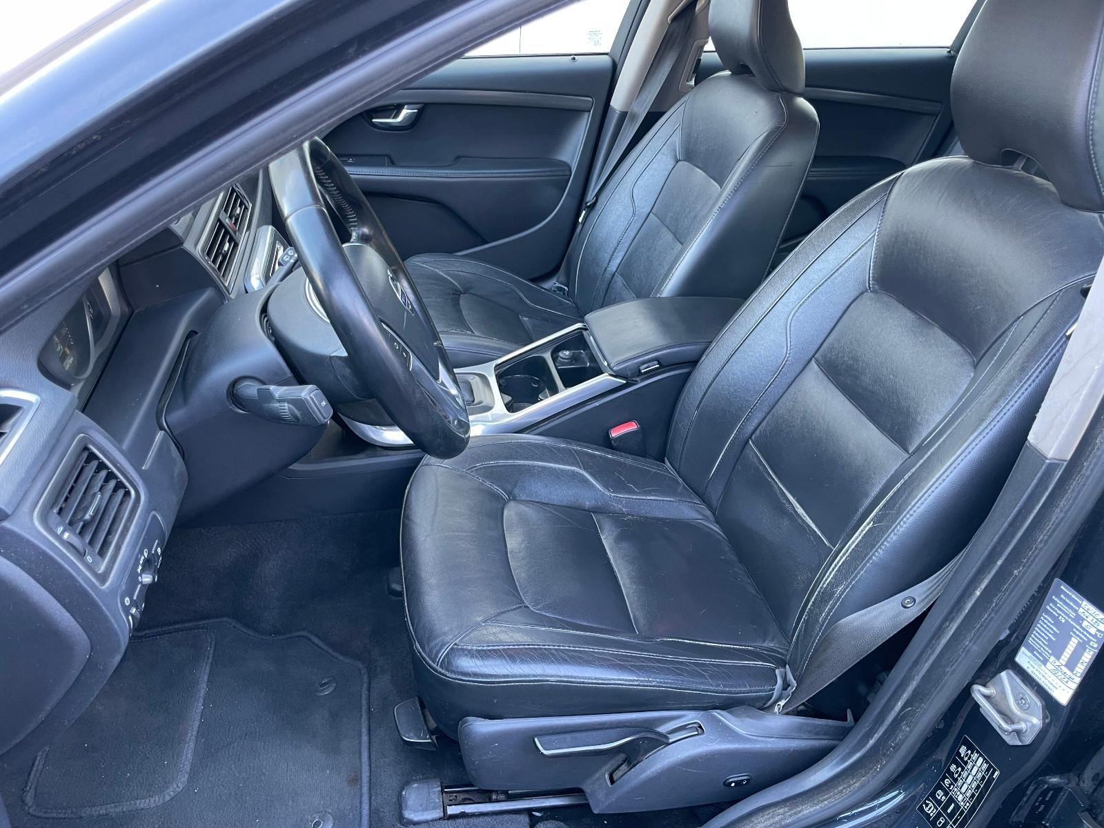 Volvo V70 2015 — photo 17