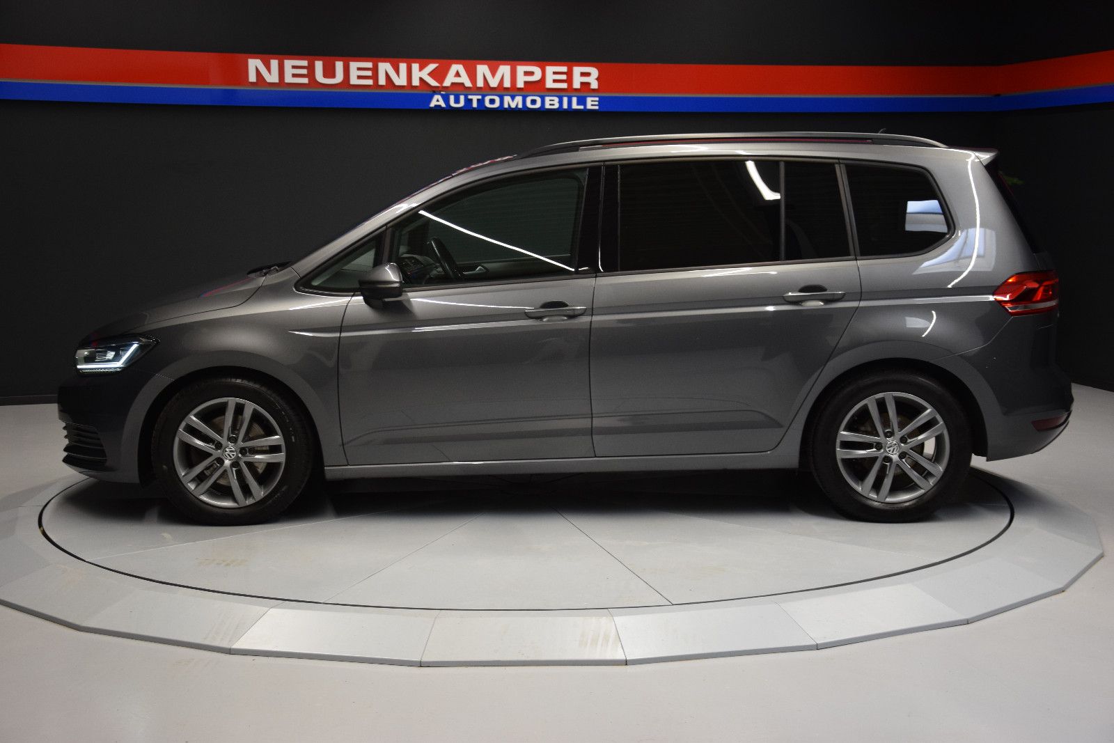 Fahrzeugabbildung Volkswagen Touran Comfortline 7-Sitzer Massage LED Kamera