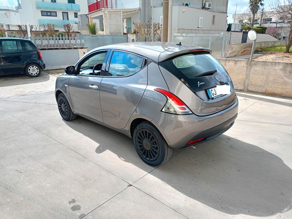 Lancia Ypsilon