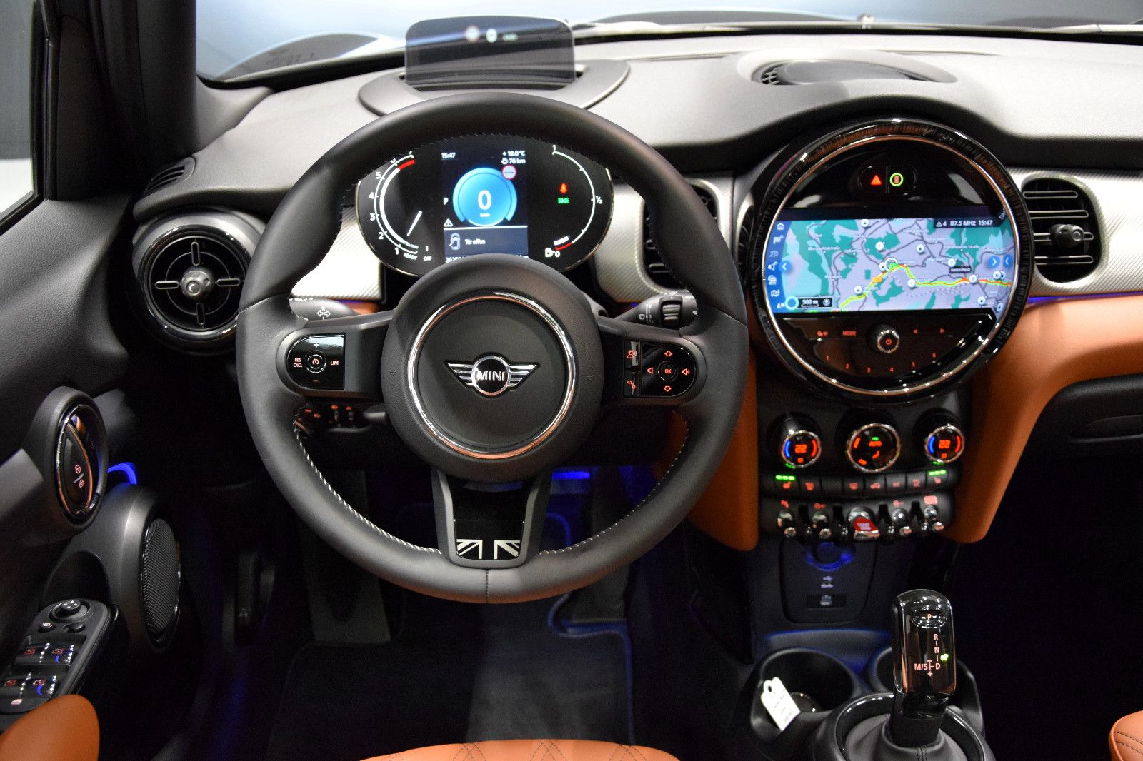 Fahrzeugabbildung MINI Cooper MINI Yours Trim Steptronic Pano Leder HuD