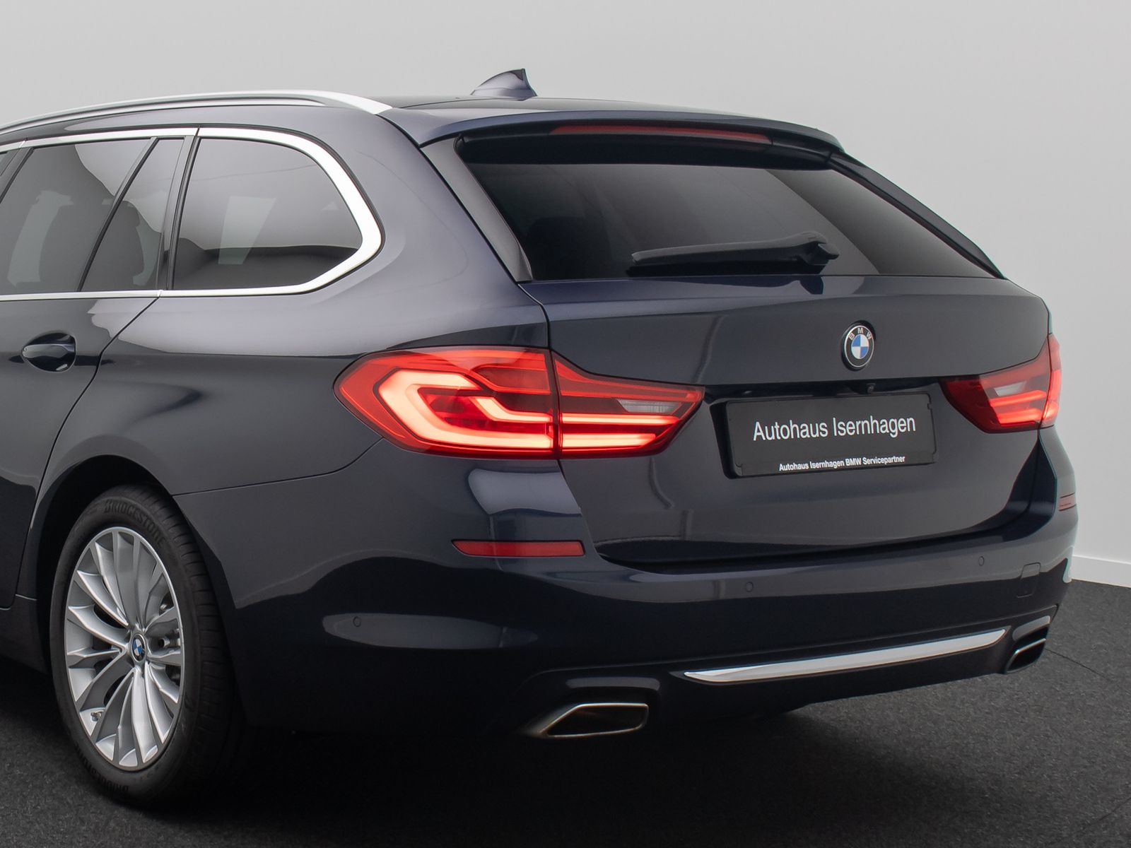 Fahrzeugabbildung BMW 540i xD LuxuryLine HUD Kamera HiFi Alarm Komfort