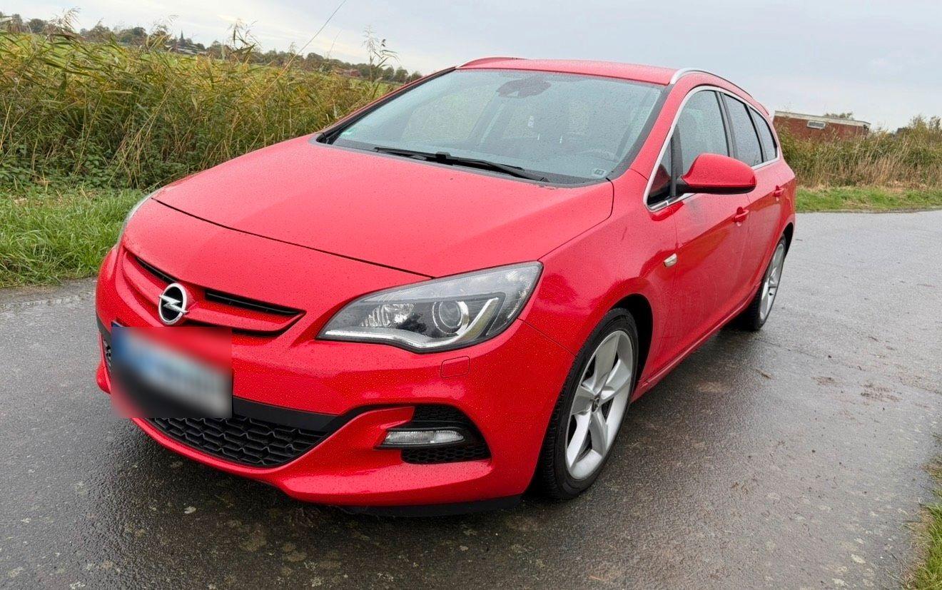 Opel Astra 2013 — interior