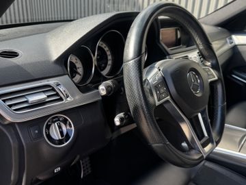 Mercedes E 220 - 12