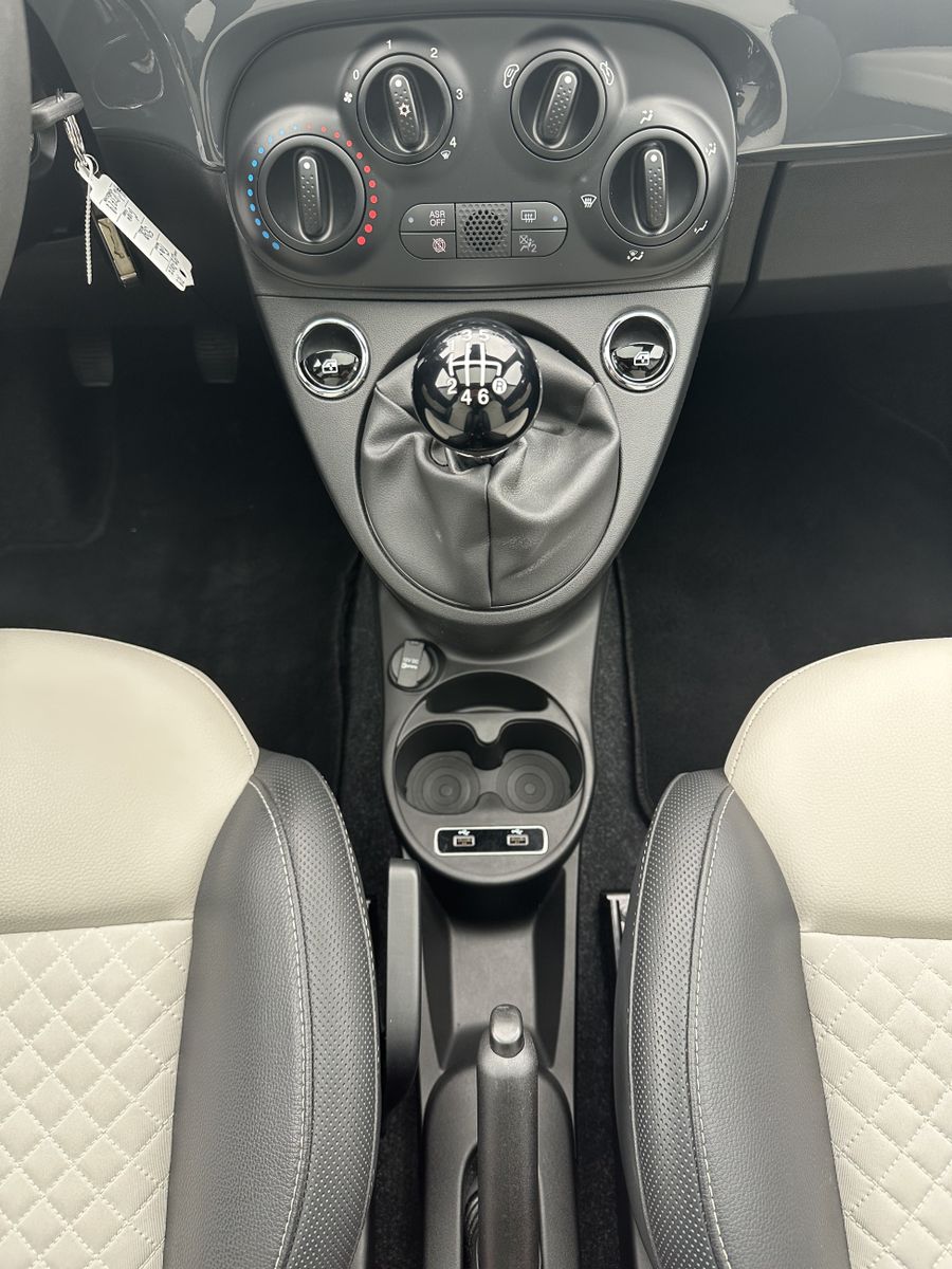 Fahrzeugabbildung Fiat 500 1.0 DolceVita PANORAMA+CARPLAY+TECH+PP+2HD