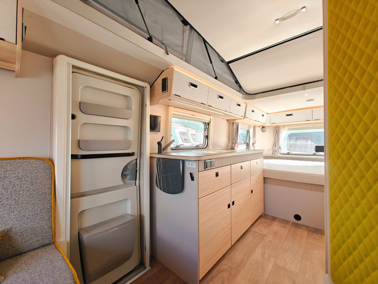 Fahrzeugabbildung HYMER / ERIBA / HYMERCAR Touring 630 Nugget Gold - Schlafdach, Combi 4E -