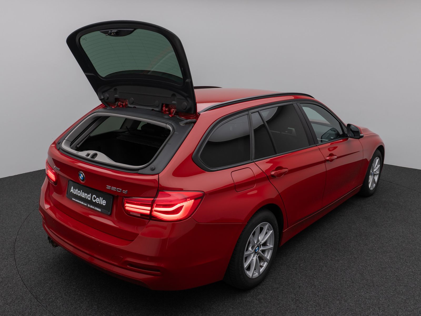 Fahrzeugabbildung BMW 320d xD Navi Lordos PDC LED Komfort AHK Sport