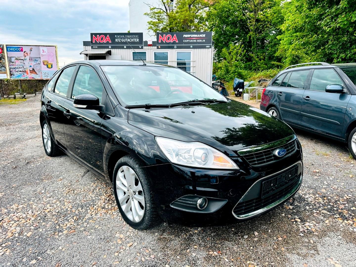 Ford Focus 1.6 Ghia Autom. + Xenon + Klima + 1.Hand