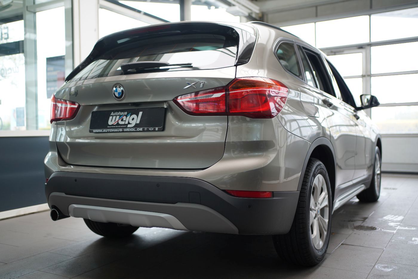 Fahrzeugabbildung BMW X1 18d xLine +Parkassistent+Glasdach+AHK+LED+