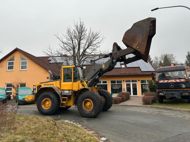 Volvo L110E TOP Zustand/Waage/Reifen NEU/Deutsch/AC