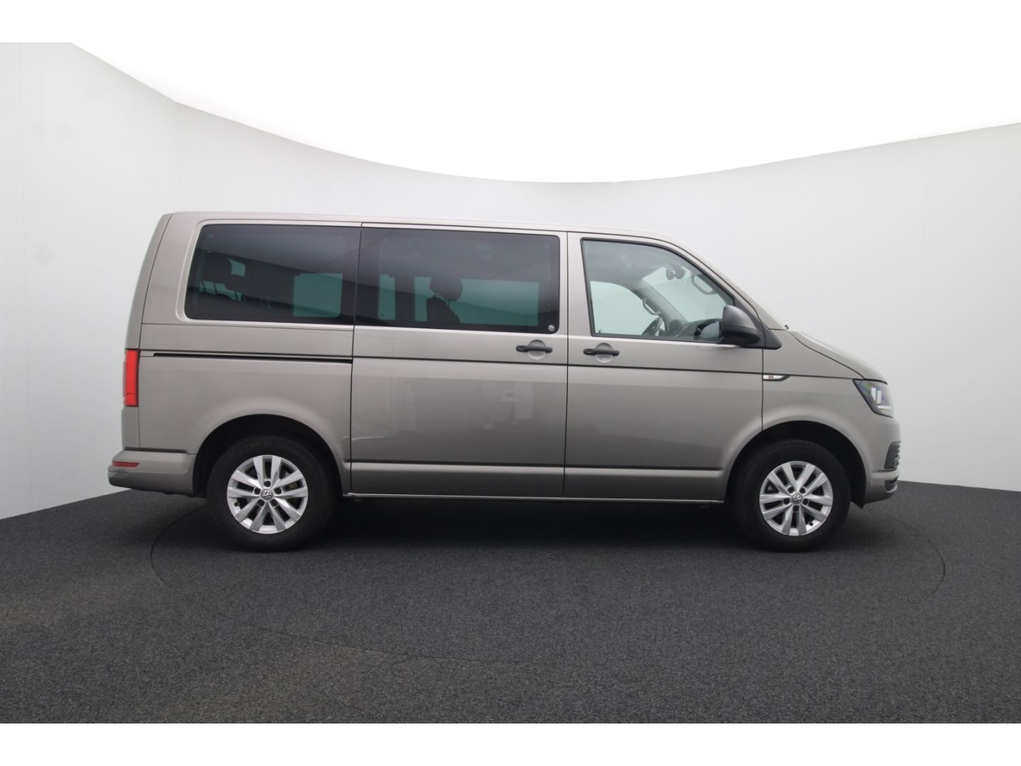 Fahrzeugabbildung Volkswagen T6.1 Multivan Trendline Pano Elektr. Schiebetür