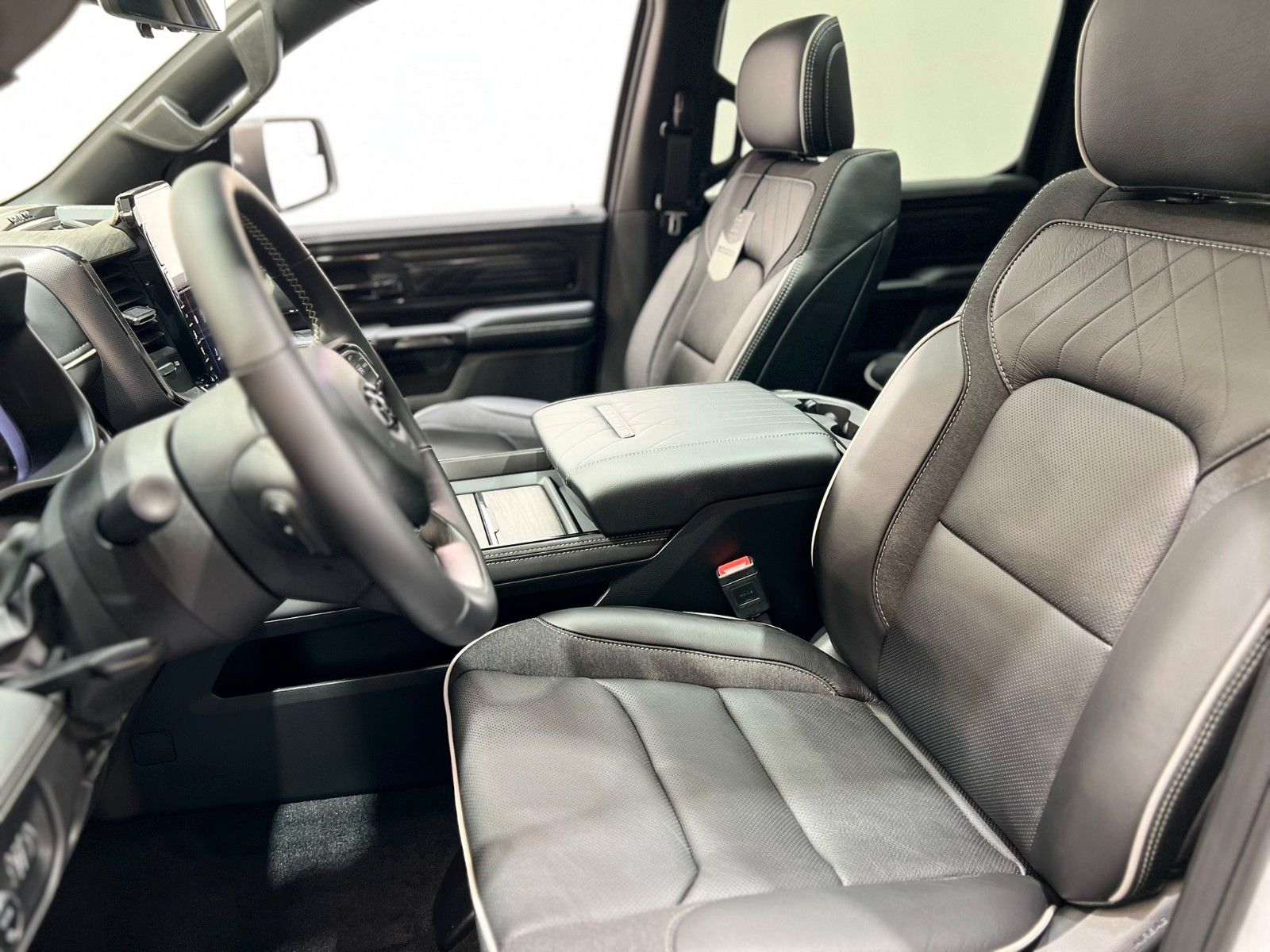 Fahrzeugabbildung Dodge RAM 1500 Limited Night H/O 540PS MY25 *HUD-Luft*