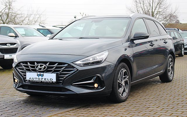 Hyundai i30 1.6 CRDi Intro/VOLLSHEFT/PANO/NAVI/CARPLAY