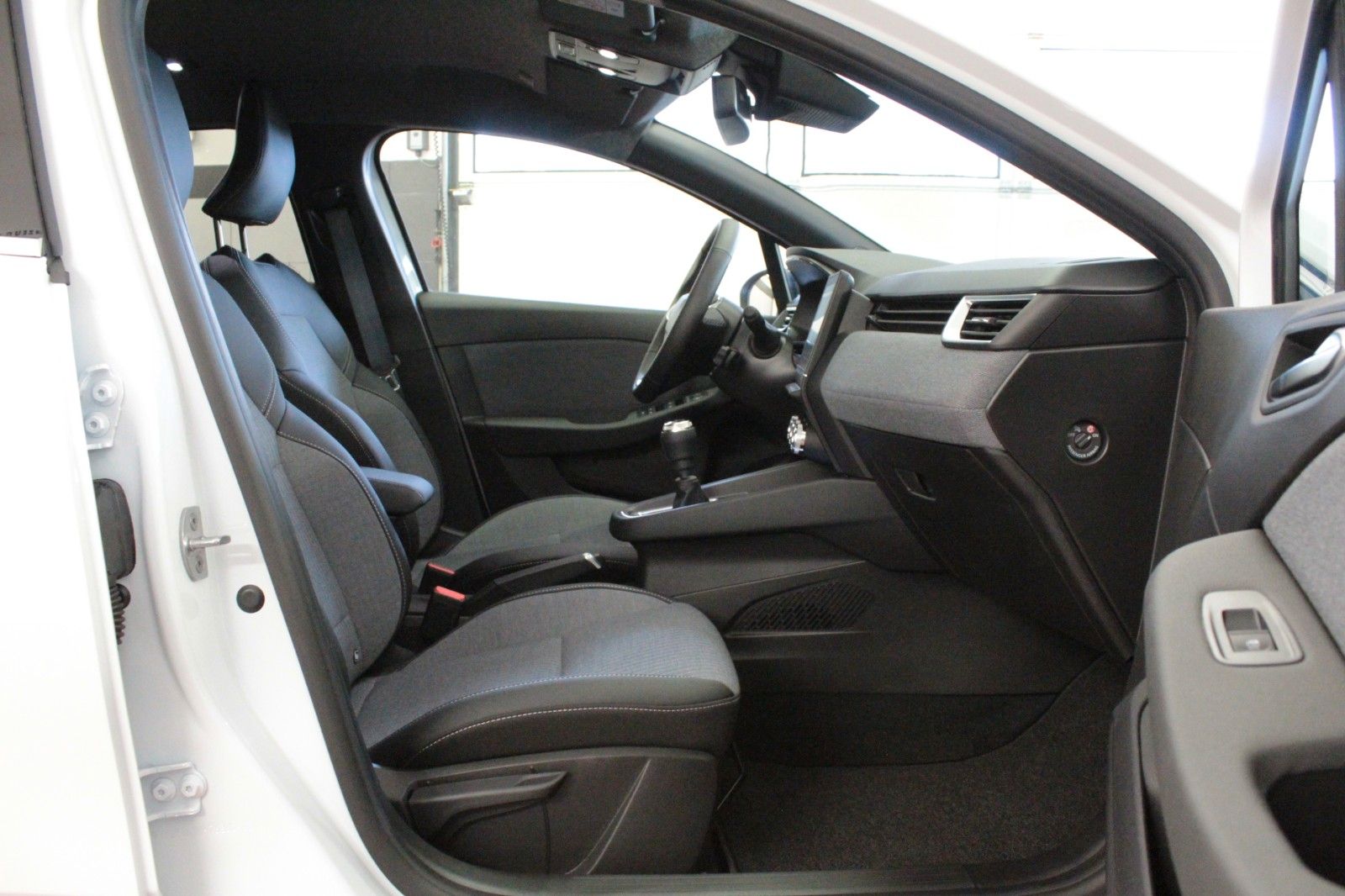 Fahrzeugabbildung Renault Clio TCe 90 Techno *Winter-*&*Look-Paket*