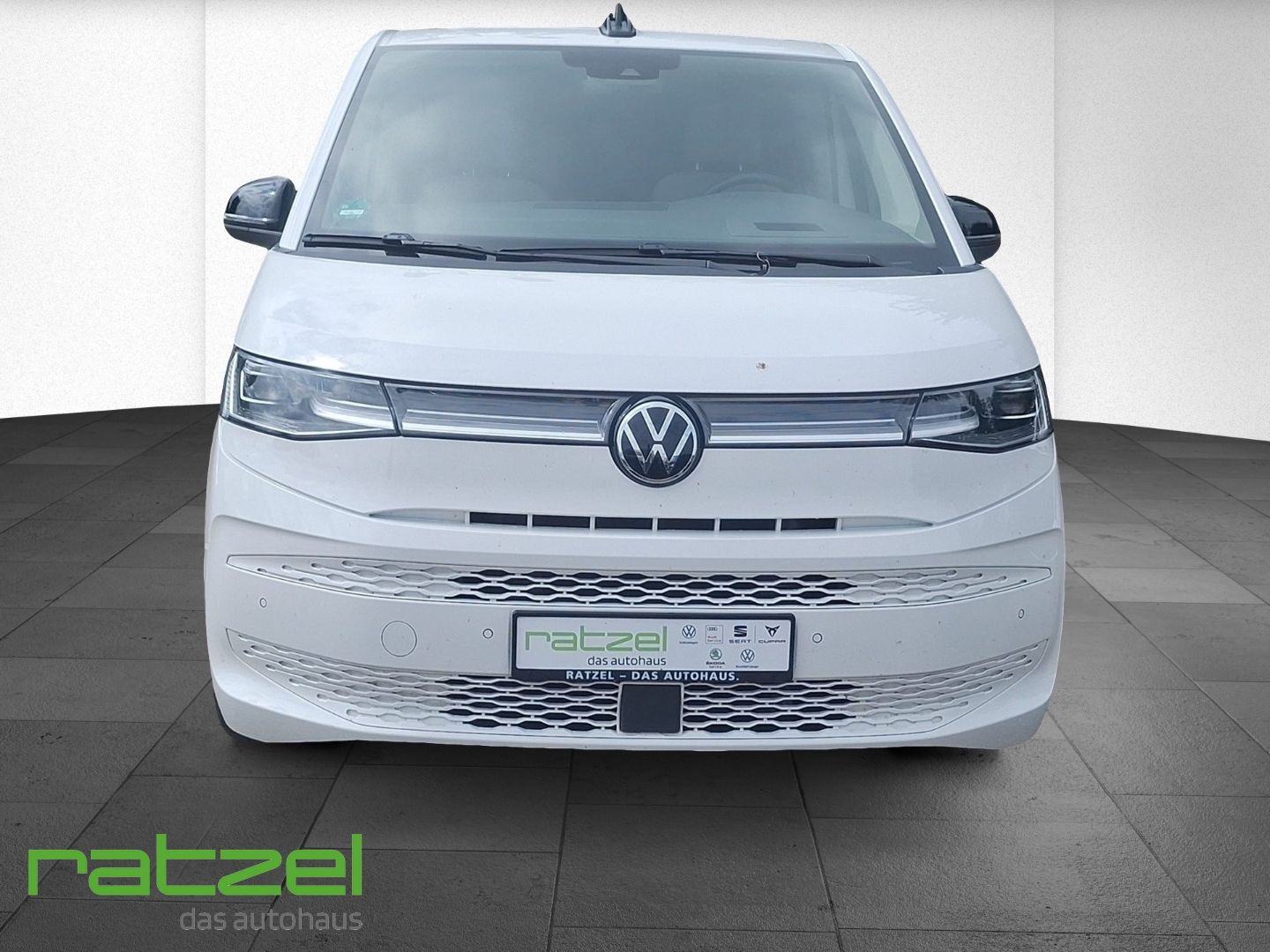 Fahrzeugabbildung Volkswagen T7 Multivan STYLE 2.0 TSI DSG LR 7-Sitze PANO+AH