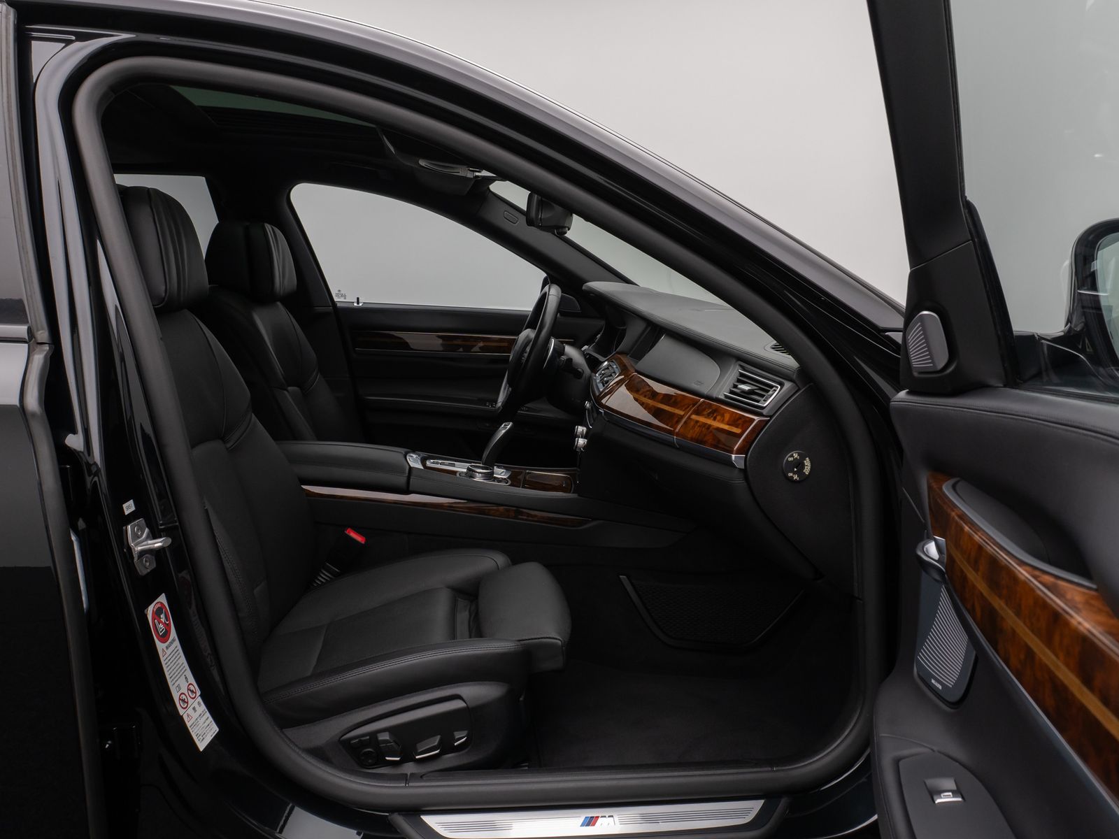 Fahrzeugabbildung BMW 760 Li M Sport Glasdach B&O HUD SoftCl NightVisi