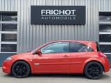 Renault Megane II Lim. 3-trg. RS / Renault Sport 2.0 16V - Renault Megane mit Benzin-Antrieb: Sportwagen, 2.0
