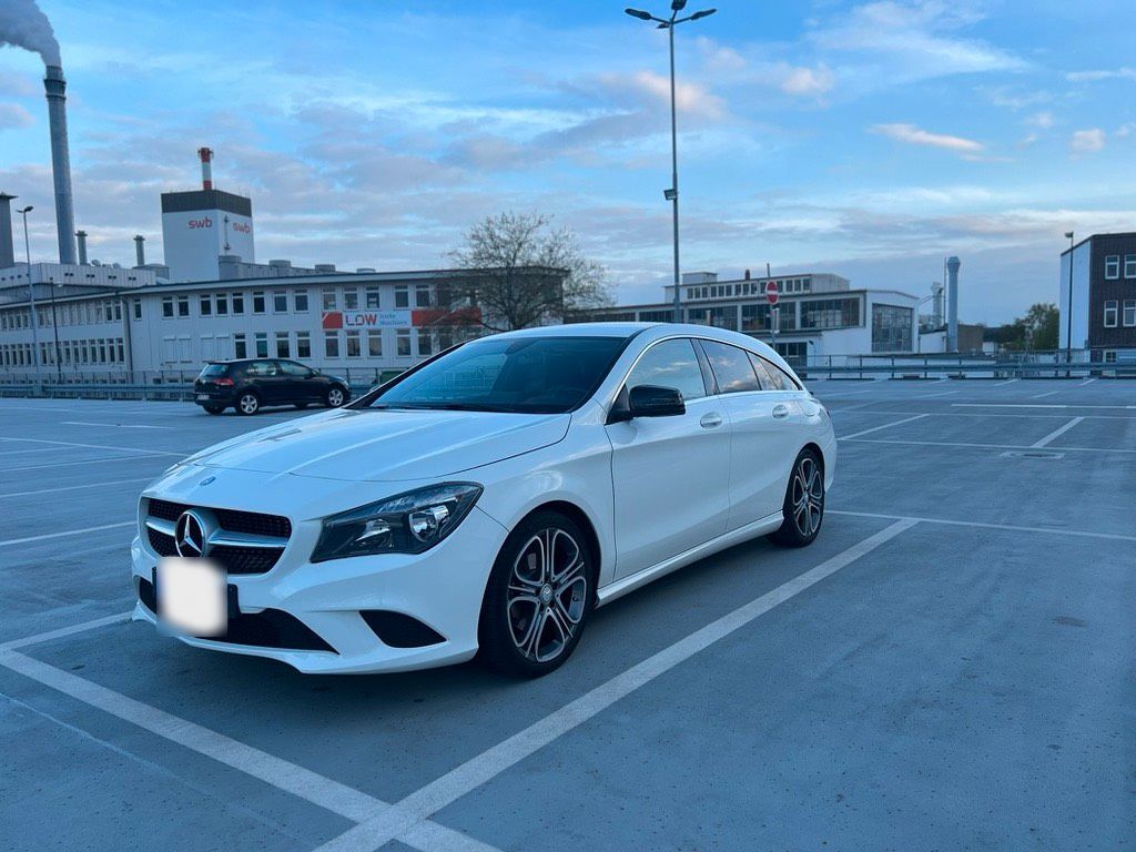 MERCEDES-BENZ CLA 200 Shooting Brake