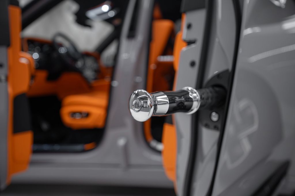 Cullinan BLACK BADGE 2026 GREY/ORANGE STARLIGHT - Bild 17