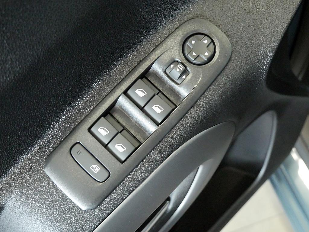Citroën Berlingo M BlueHDi 130 Max SHZ NAVI AHK LED PANO
