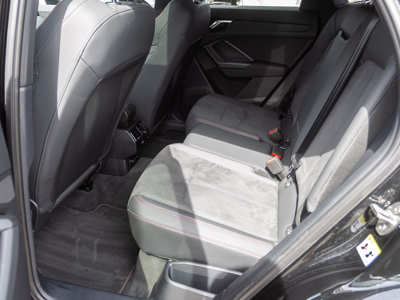 Audi Q3 Sportback S line 45TFSIe Navi LED Panorama AC foto 25