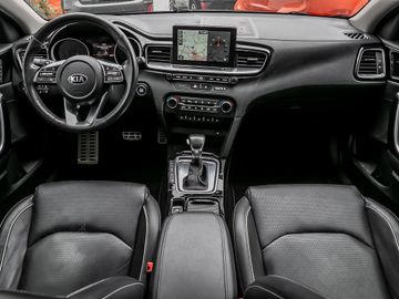Kia Ceed Sportswagon Platinum Edition Stauassistent