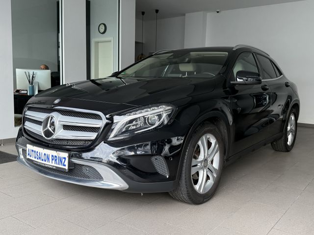 Mercedes-Benz GLA 200 AUTOM KLI LEDER Navi PANO LM PDC