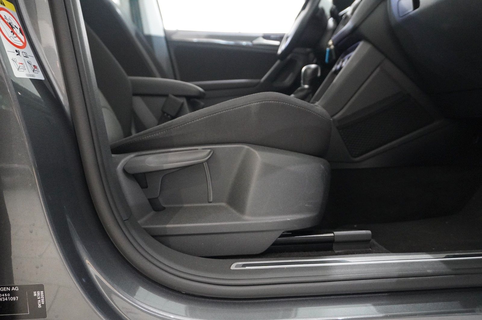 Fahrzeugabbildung Volkswagen Tiguan 2.0 TSI 4MOTION R-LINE NAVI/KAMERA/SH/AHK