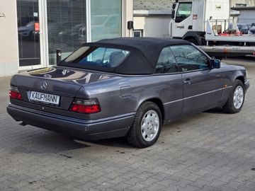 Mercedes E 220 - 4
