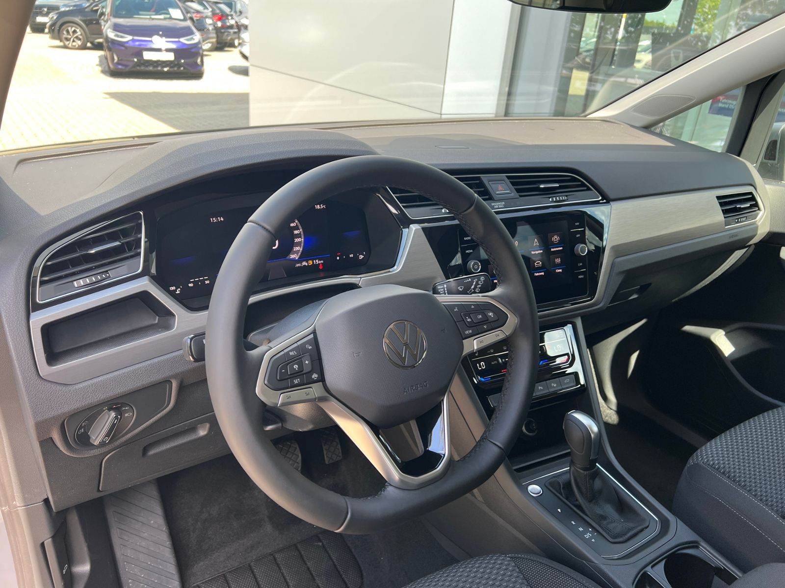 Fahrzeugabbildung Volkswagen Touran Comfortline 1.5 TSI DSG *LED, AHK, 7-Sitz
