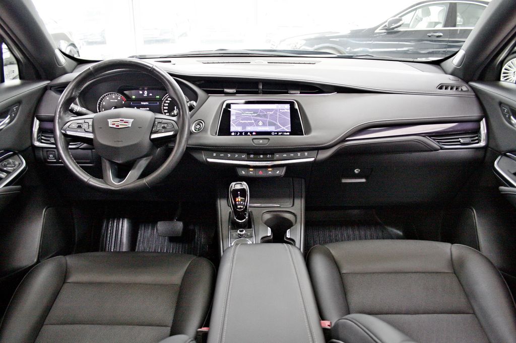 Cadillac XT4 350T AWD LUXURY PANO KAMERA TOTW SPUR BOSE