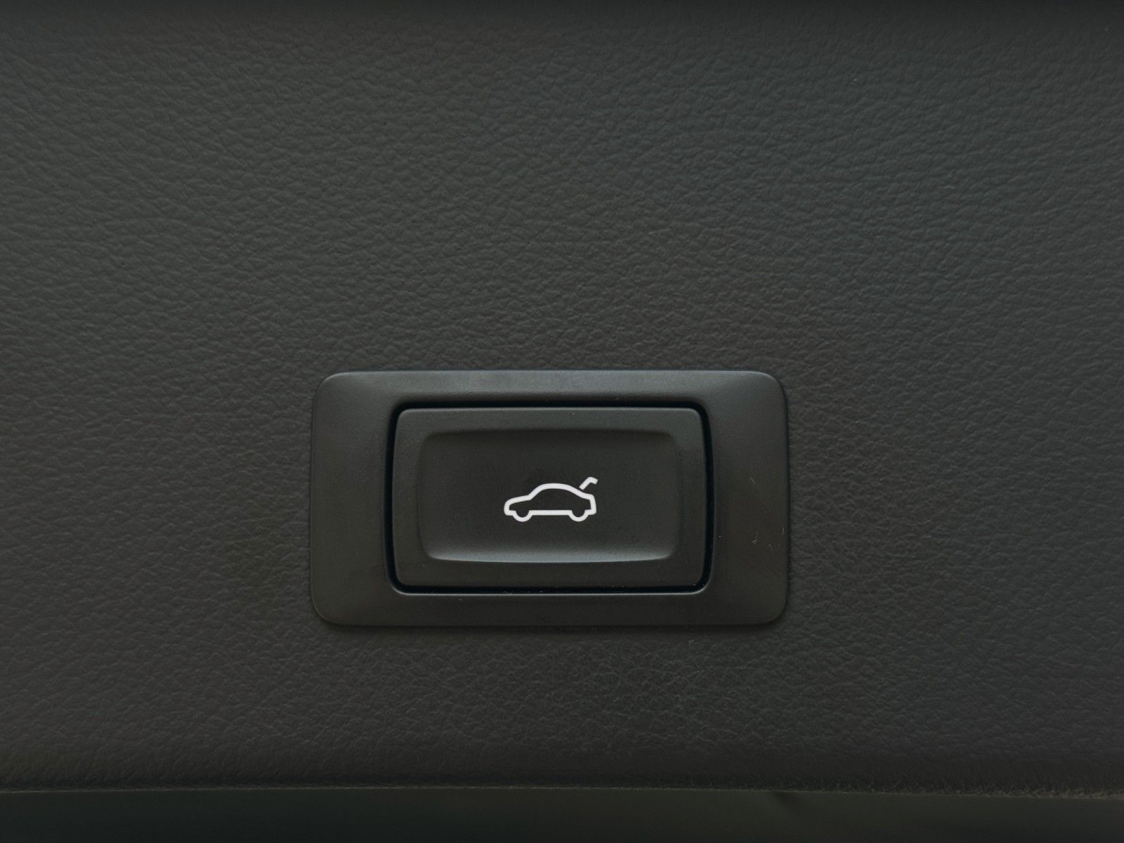 Fahrzeugabbildung Audi A6 Avant 2.0 TDI*ST-Heiz*S-Line*Pano*Head-Up*AHK