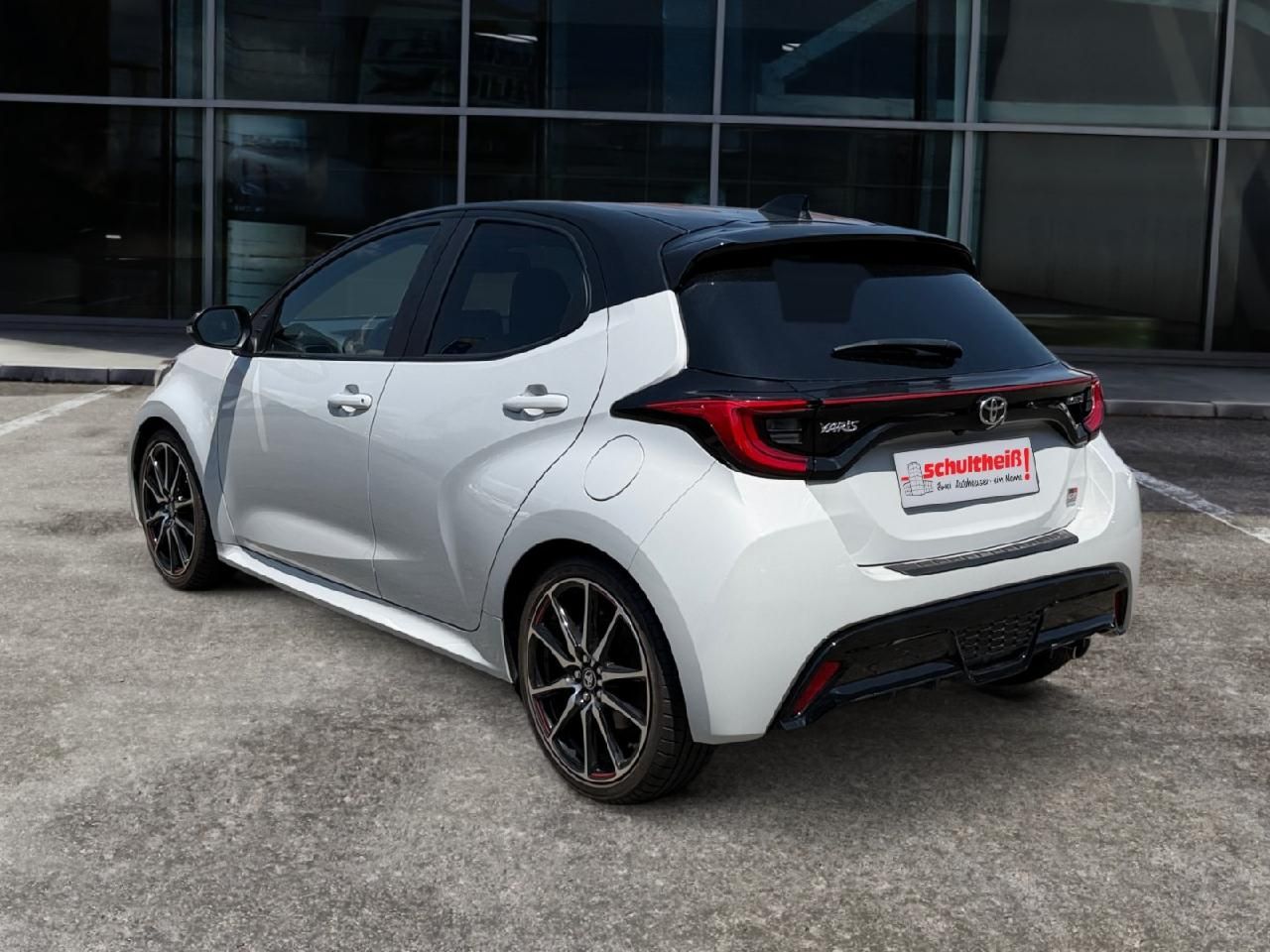 Fahrzeugabbildung Toyota Yaris Hybrid GR Sport