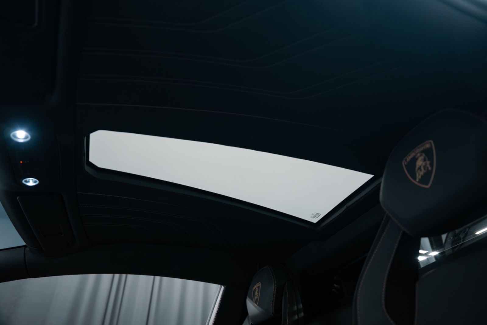 Fahrzeugabbildung Lamborghini Countach LPI 800-4 1of112/CARBON/LIFT