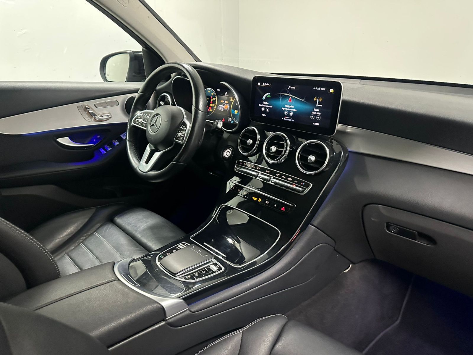 Fahrzeugabbildung Mercedes-Benz GLC 220 d 4MATIC Autom *DISTRO*AHK*360*NAVI*PANO