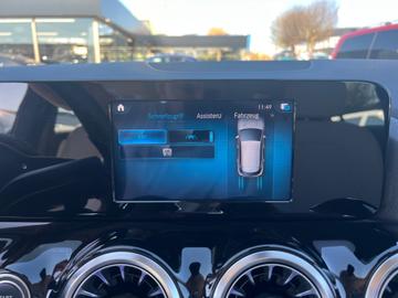 2022 Mercedes-BENZ EQA — миниатюра 21