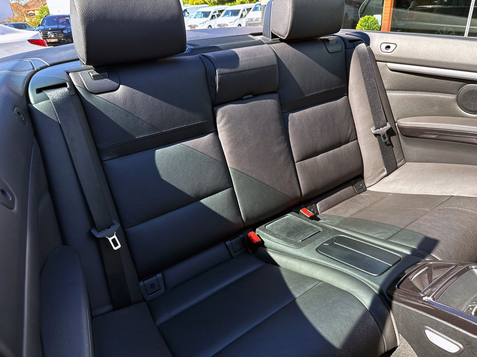 Fahrzeugabbildung BMW 335i E93 Cabrio Automatik PDC SHZ MEMORY NAV BT
