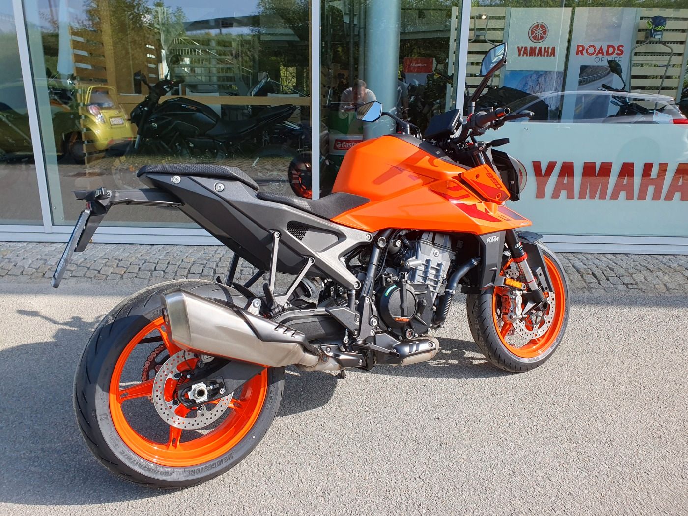 Fahrzeugabbildung KTM 990 Duke Modell 2024