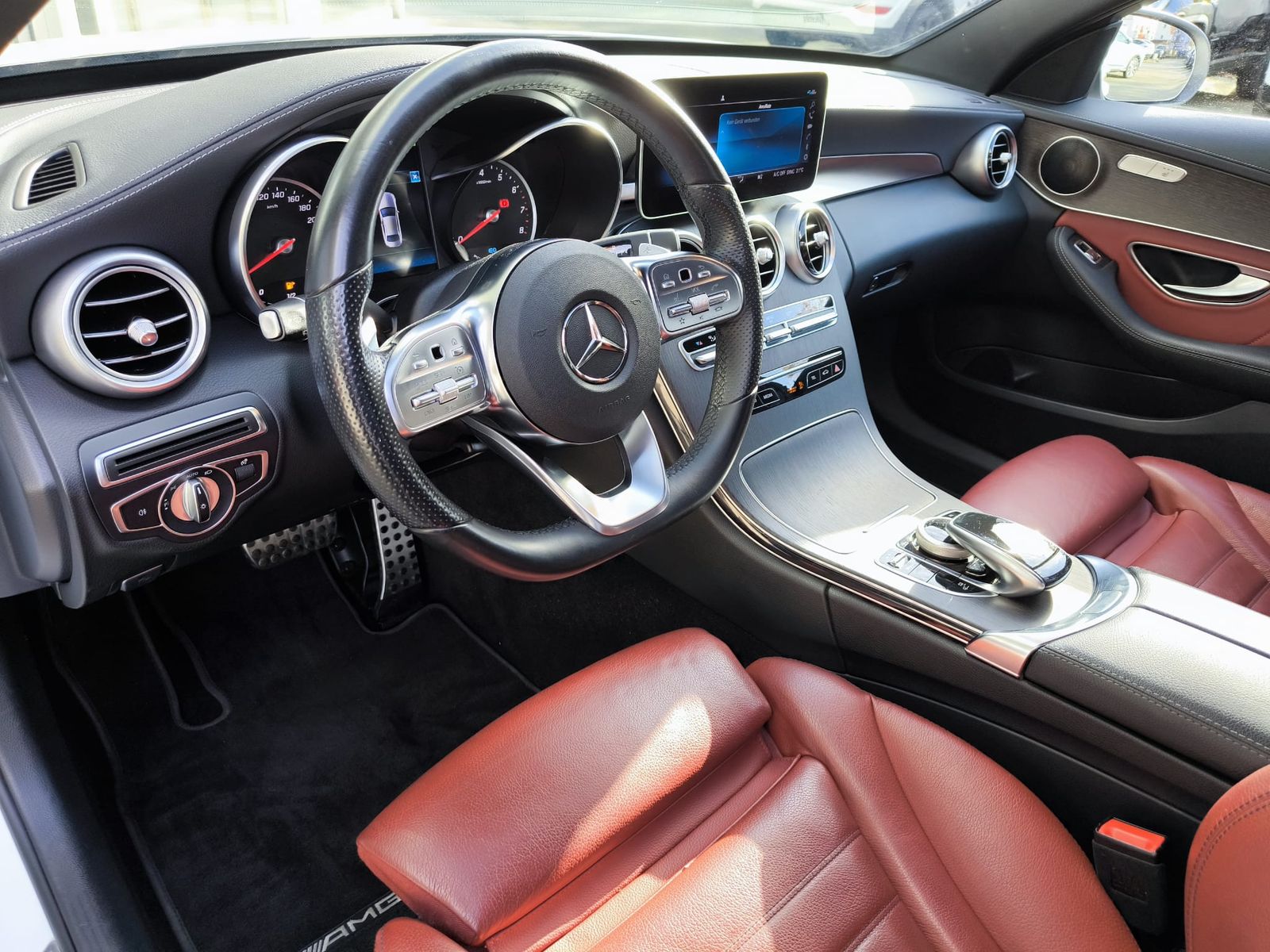 Fahrzeugabbildung Mercedes-Benz C 300e 9G 2X AMG Line >PANOR+NIGHT+NAVI+LED+SHZ+