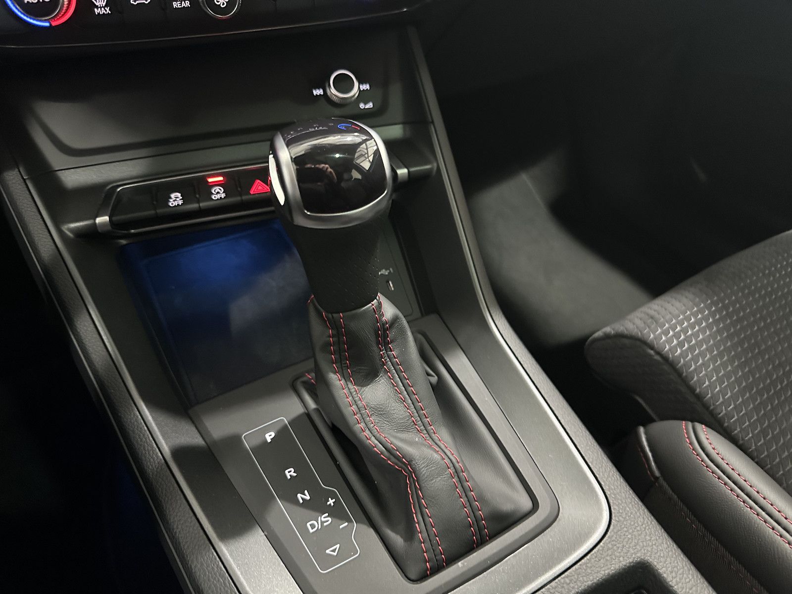 Fahrzeugabbildung Audi Q3 35 TDI quatt S line/Pano/Matrix/´19/RFK/