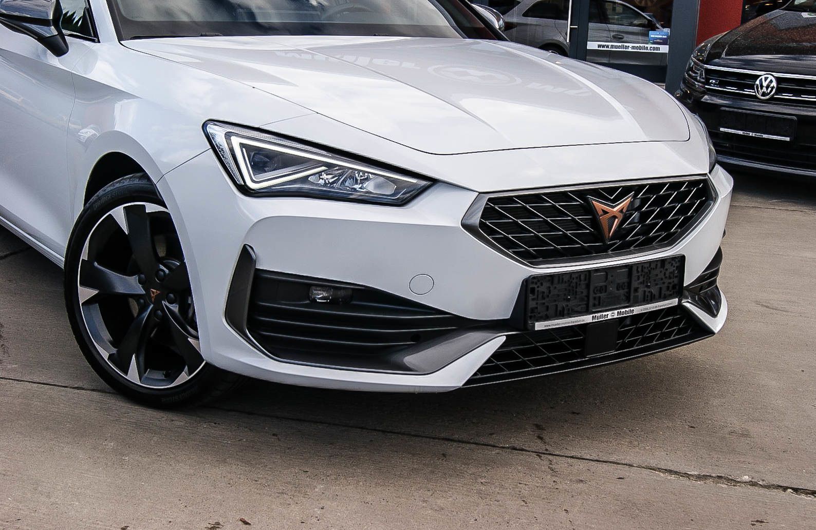 Fahrzeugabbildung CUPRA Leon Sportstourer e-HYBRID VIRTUAL ACC XL 1HAND