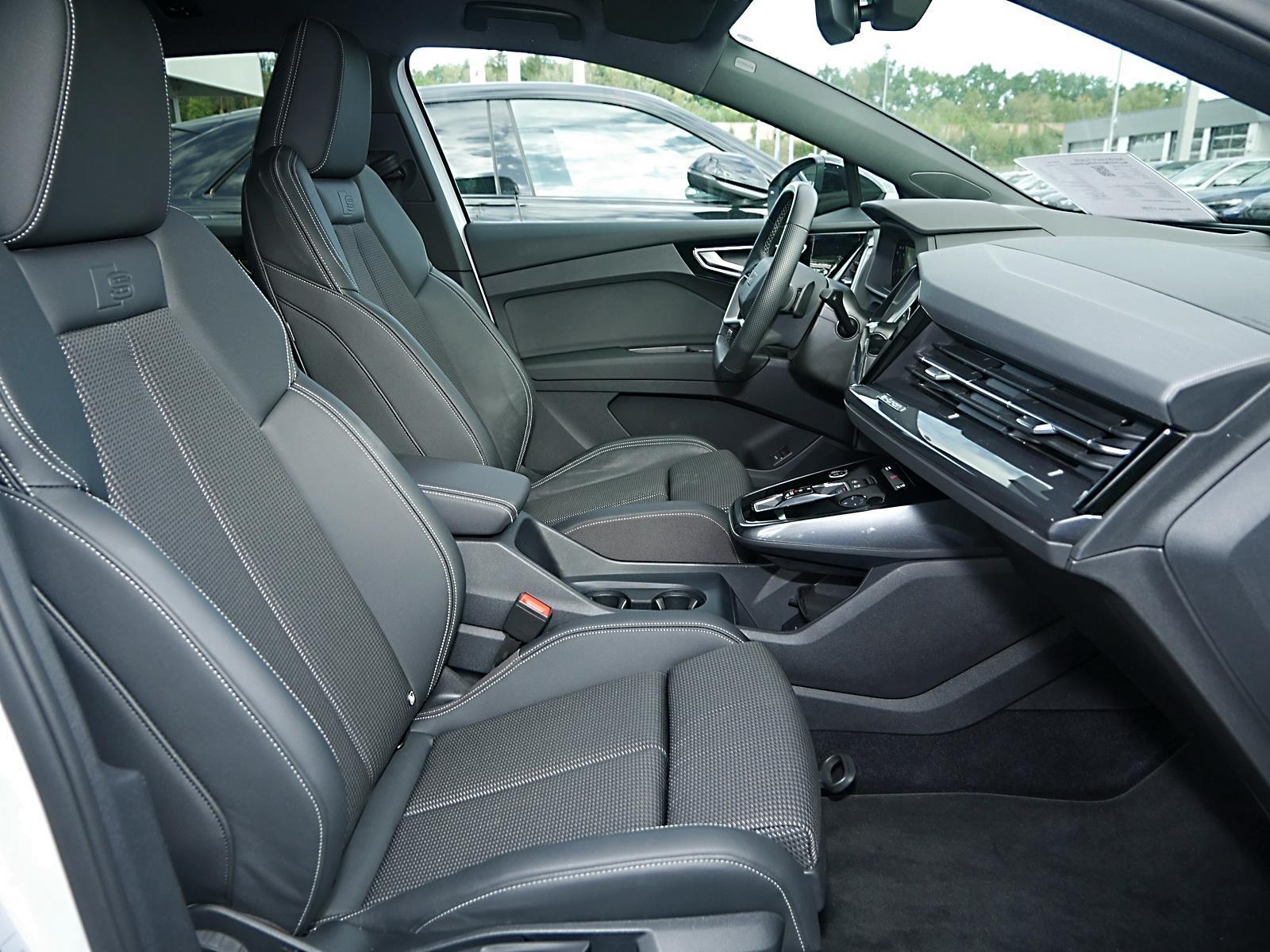 Audi Q4 45 S Line Int Navi,HUD,Matrix,R-Kamera, миниатюра 6