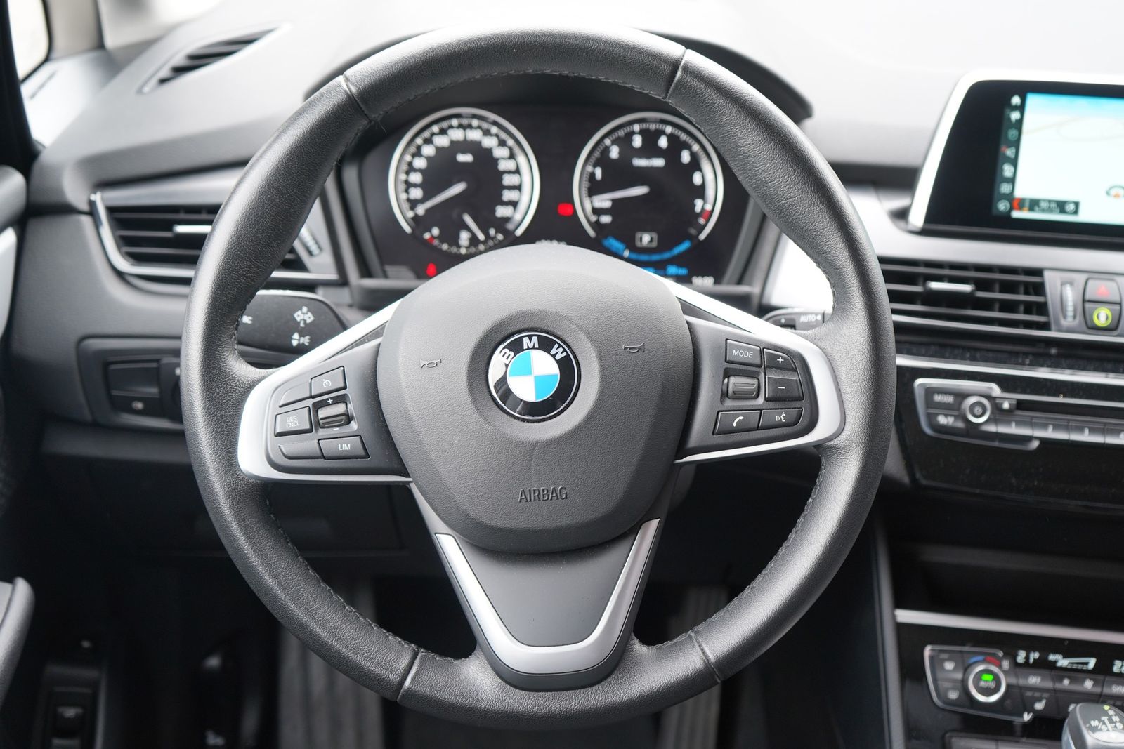 BMW 225 xe LED el. Heckklappe Notbremsassistent foto 20