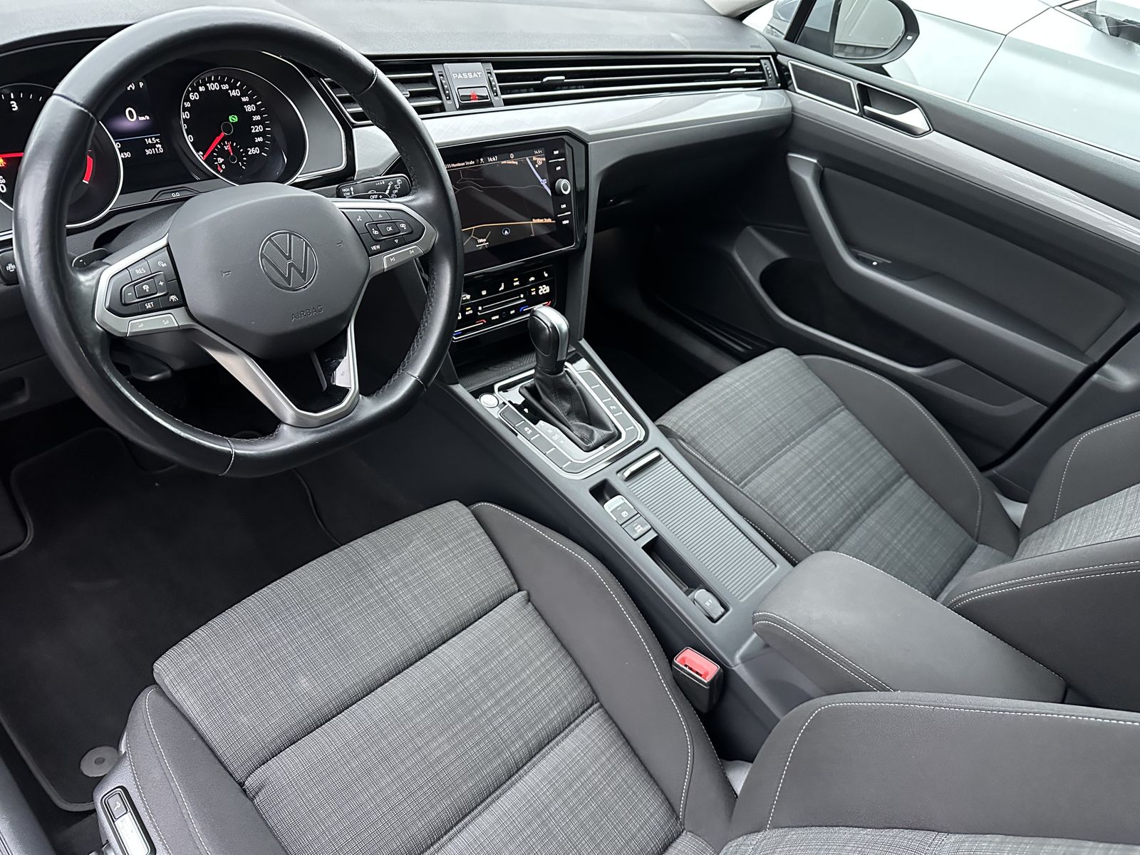 Fahrzeugabbildung Volkswagen Passat Variant 2.0 TDI DSG Business NAV+LED+ACC