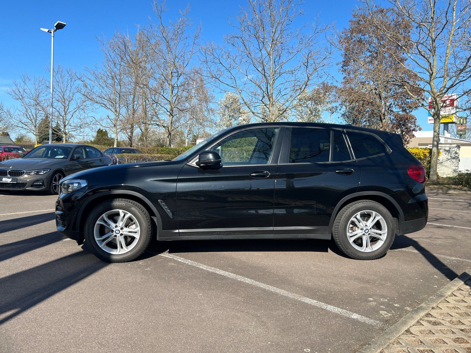 Fahrzeugabbildung BMW X3 20d Advantage +AHK+Parkassist+Sportsitze+HiFi