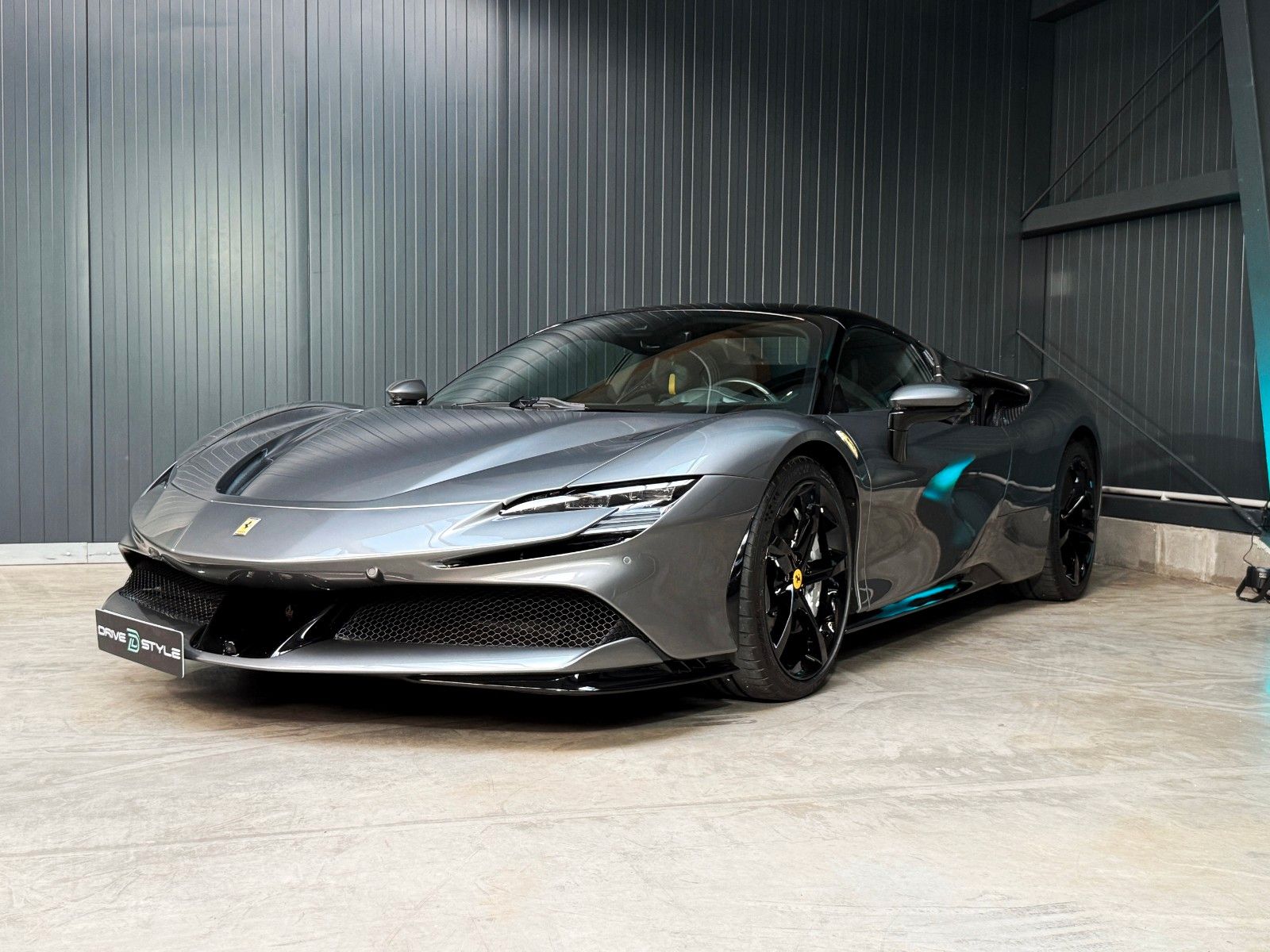 Fahrzeugabbildung Ferrari SF90 + Grigio Ferro + 2.257 km + Lift + Daytona